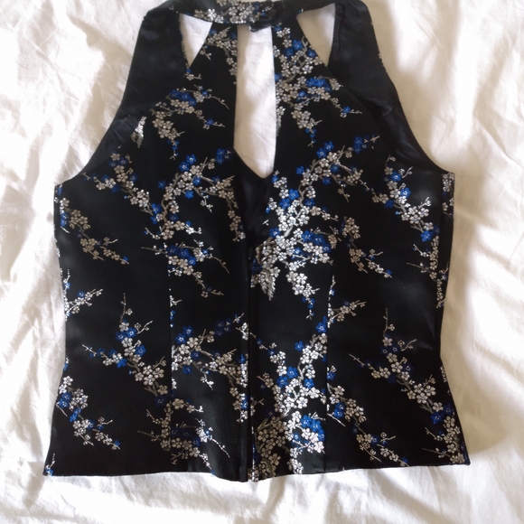 Cachet Halter Top - Picture 2 of 7